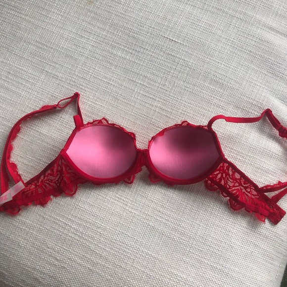 Victoria’s Secret RED PUSH UP BRA - Picture 3 of 4